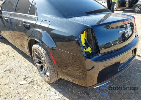 2015 Chrysler 300 300S z USA, uszkodzony, nr VIN 2C3CCABG0FH853608
